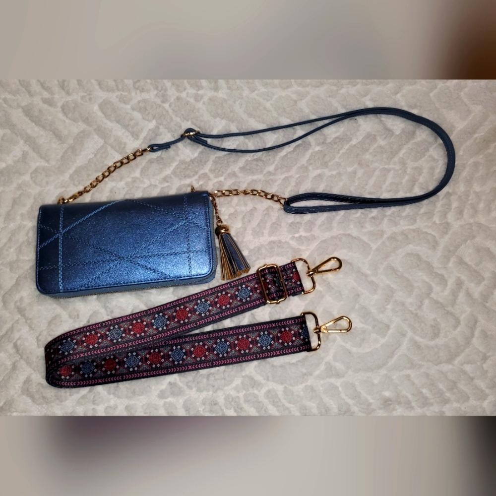 EUC Save The Girls touchscreen purse 💙